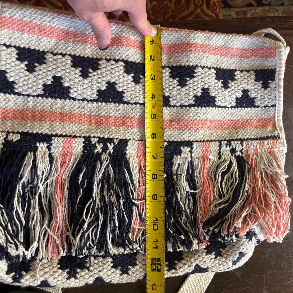 LOVESTITCH TAPESTRY MESSENGER BAG-NWOT - Picture 11 of 11